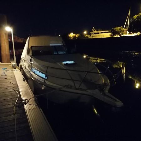 Sejour Insolite Sur Un Yacht. Bateau Hotel A Quai. La Rochelle  Zewnętrze zdjęcie